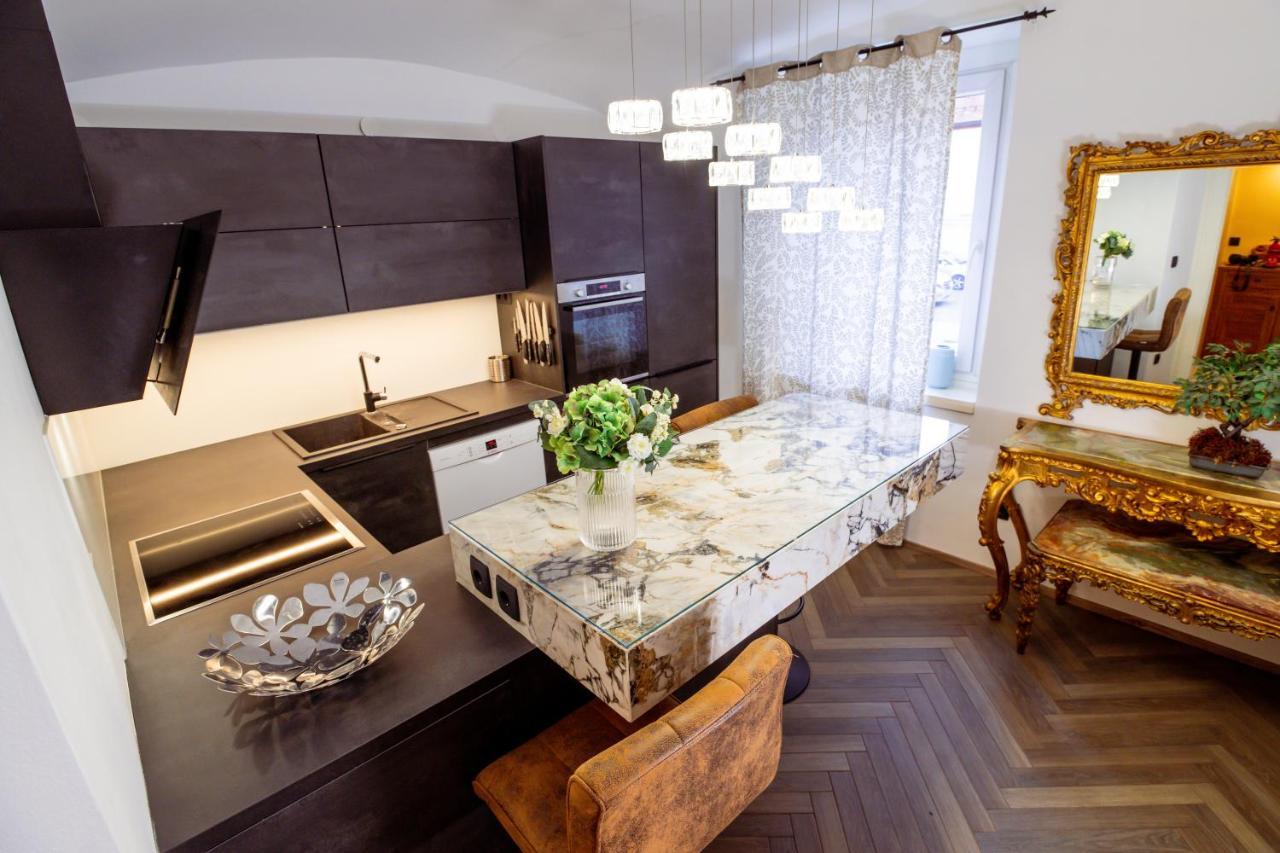 Central Living Vegova-With Parking Laibach Exterior foto